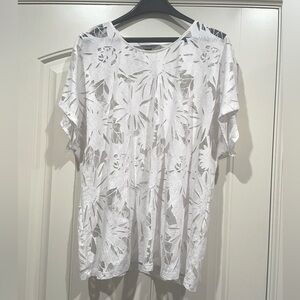 WOMEN'S CJ BANKS SIZE 2X SHORT SLEEVE FLOWER PATTERNED SHIRT